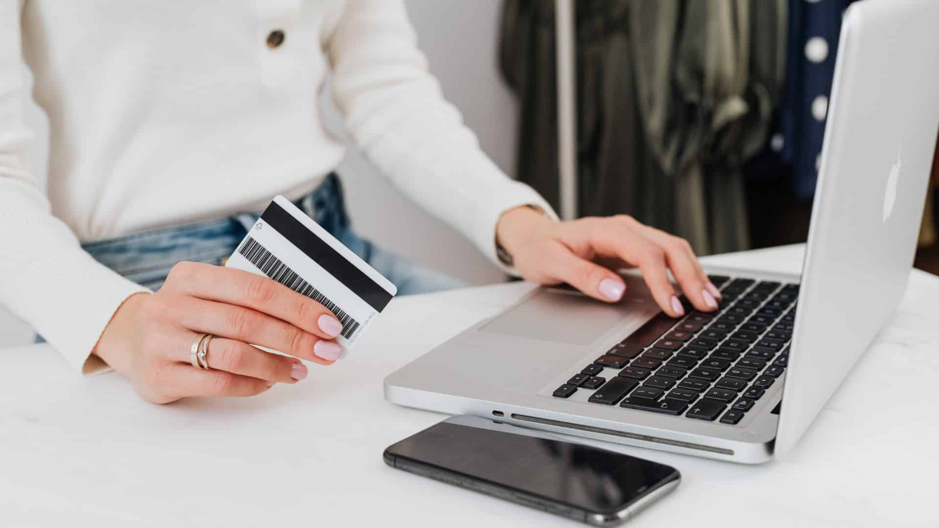 OnlineShops_HelpBEE Onlineshop Plattform: Ein Shop ist keine Website mit Warenkorb